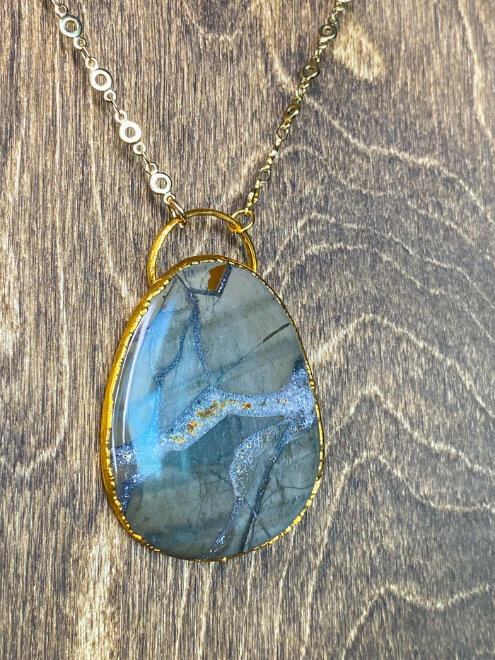 Agate on 20" Gold Chain